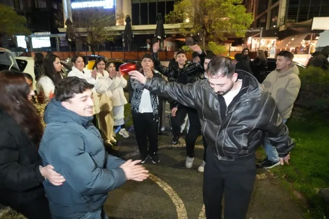 turkiye-2026-yilina-coskuyla-girdi-meydanlar-adeta-dolup-tasti-1767217767575.jpg (998×665)