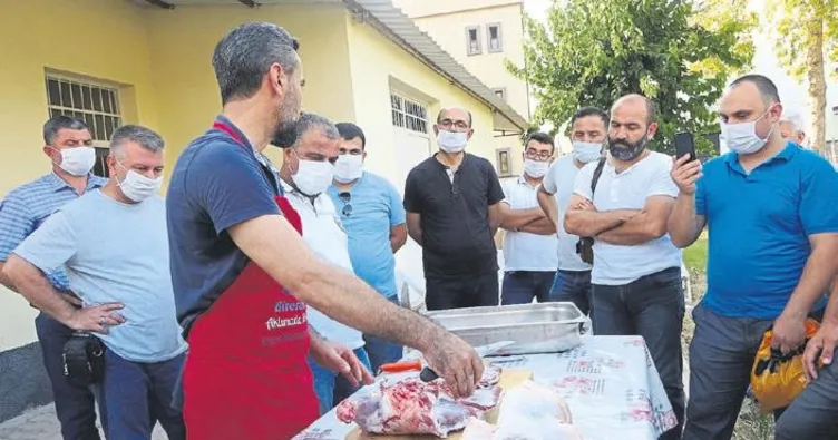 Acemi kasaplara eğitim verildi