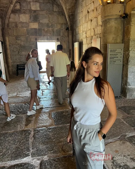 Fahriye Evcen ’Summer 2024’ galerisini paylaştı güzelliği nefes kesti! Kaç tane mayo - bikini giydin sayamadık