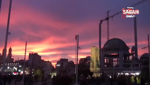 İstanbul Taksim’de hayran bırakan günbatımı