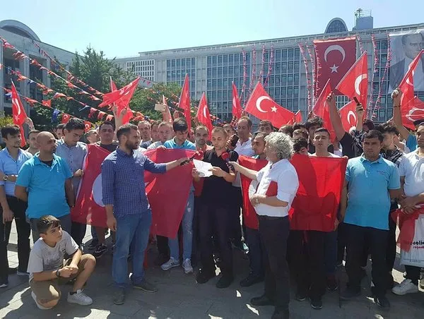 Bir yanda işçi kıyımı bir yanda ballı maaş