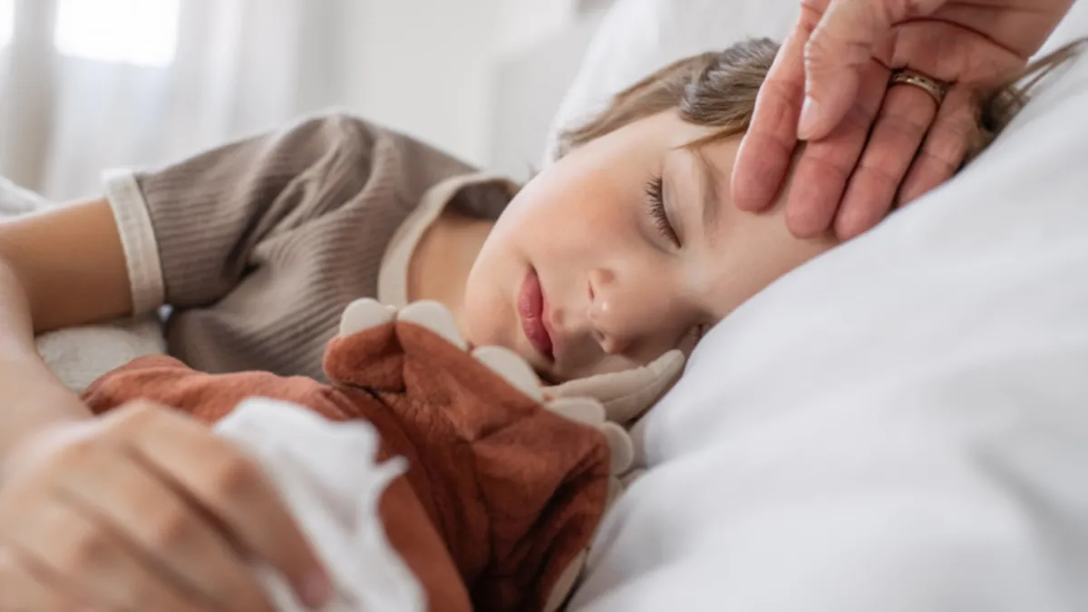 Çocuğunuzun ateşi düşmüyorsa dikkat! Uzmanlar kritik eşiği açıkladı Çocuğunuzun ateşi düşmüyorsa dikkat! Uzmanlar kritik eşiği açıkladı