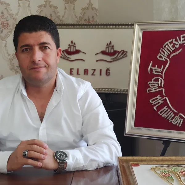 filografi-sanatcisi-sanatini-koydeki-cocuklara-ogretiyor-1729587753073.jpg