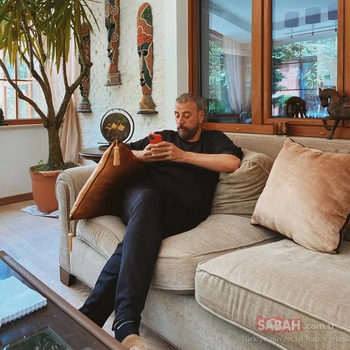 Hamdi Alkan ile kızı Zeynep Alkan’ın muhteşem evi göz kamaştırdı! Hamdi Alkan’ın sanat galerisi gibi o evi!