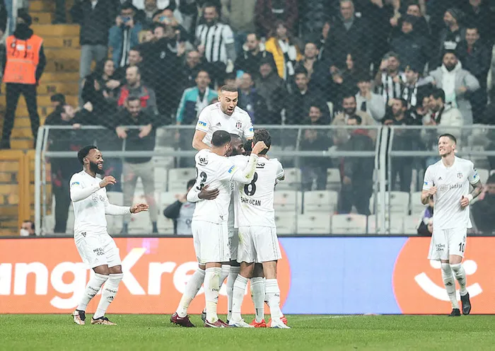 son-dakika-haberi-besiktas-2-mac-sonra-guldu-kartal-adana-demirsporu-tek-golle-gecti-1672340053574.jpg