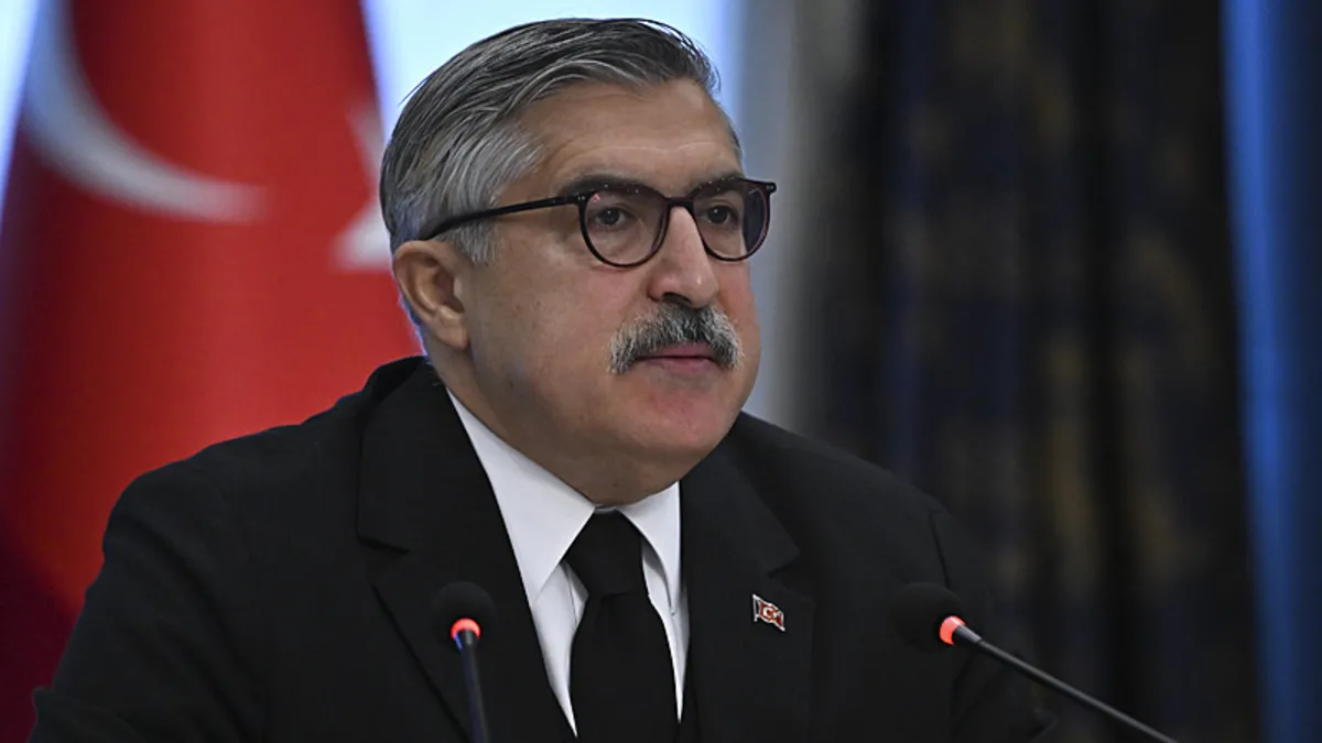 Özgür Özel’in asılsız iddialarına AK Partili Yayman’dan sert cevap: Depremzede şehrimize gelmeniz çok zaman aldı!