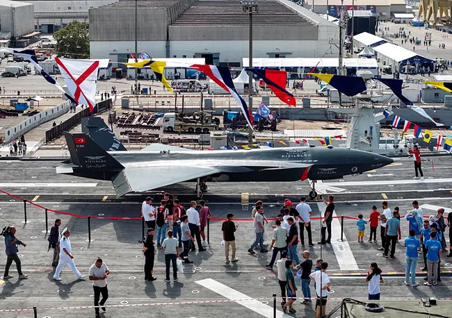 TEKNOFEST Mavi Vatan halkın ziyaretine açıldı: TCG Anadolu, TCG İstanbul, TCG Burgazada'ya büyük ilgi!