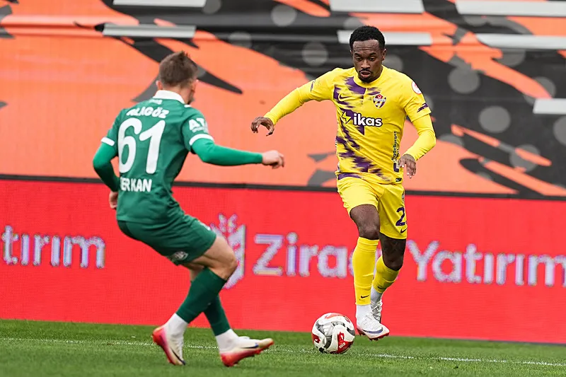 Süper Lig’de transferler peş peşe açıklandı! İşte atılan tüm imzalar...