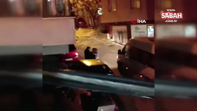 Sokak ortasında kadını böyle darp etti, çevredekiler sadece izledi | Video