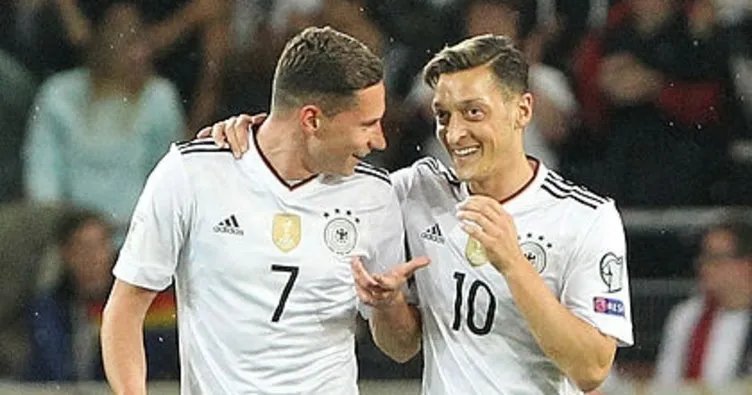Almanya kadrosunda Mesut Özil sürprizi!