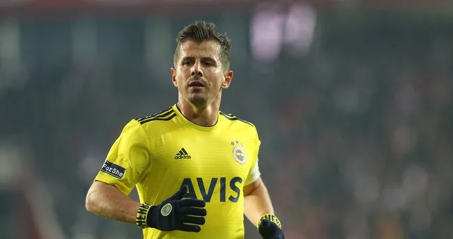 Emre Belozoglu Fenerbahce Galatasaray Derbisi Oncesinde Takimini Yalniz Birakmiyor Spor Haberleri