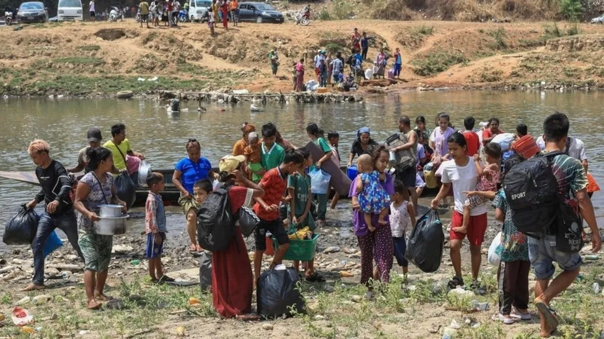 Myanmar da kaos büyüyor 1300 kişi Tayland'a kaçtı