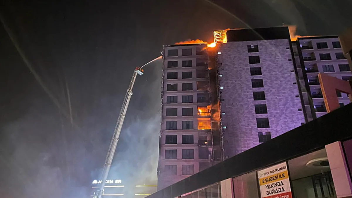 Diyarbakır’da plaza yangını!