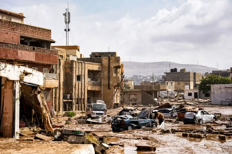 Libya’daki felaketin en korkunç görüntüleri! Sel böyle geldi: Cesetler Akdeniz'e sürükleniyor!