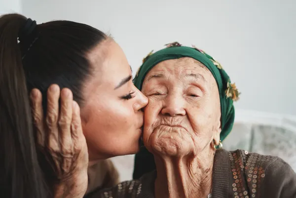 aile-ve-sosyal-hizmetler-bakanligindan-alzheimer-hastalarina-destek-1663752808180.jpg