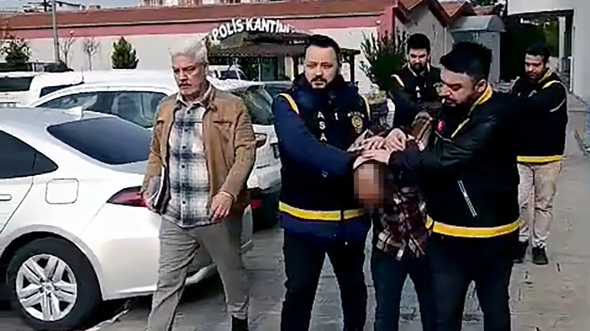 Ağabey ile kardeş tavanı delip 148 bisiklet çaldı! Ağabey ile kardeş tavanı delip 148 bisiklet çaldı!