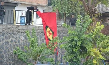 İstinat duvarına asılan PKK paçavrası indirildi #diyarbakir