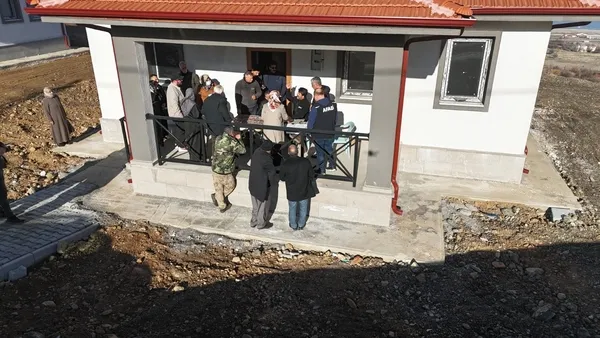 elazigda-2-bin-568-deprem-konutu-sahiplerine-teslim-edildi-1767011208309.jpg