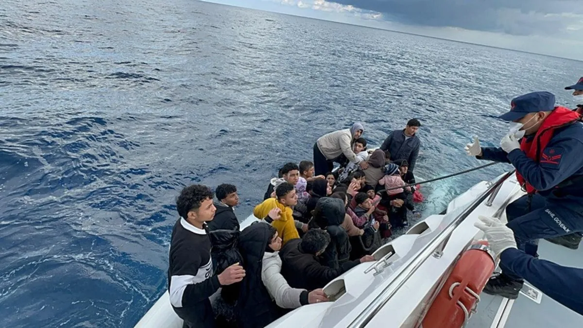 Kaş açıklarında 1 göçmenin cansız bedenine ulaşıldı Kaş açıklarında 1 göçmenin cansız bedenine ulaşıldı