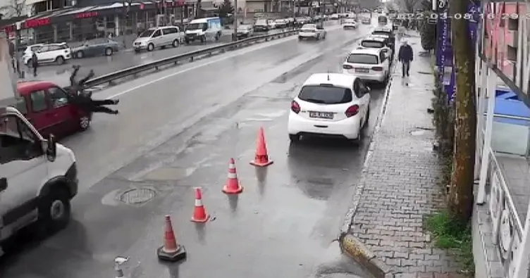 Ataşehir’de yolun karşısına geçmeye çalışan üç öğrenciye araç çarptı