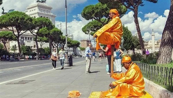 Bu gösterilerin sırrını biliyor musunuz?