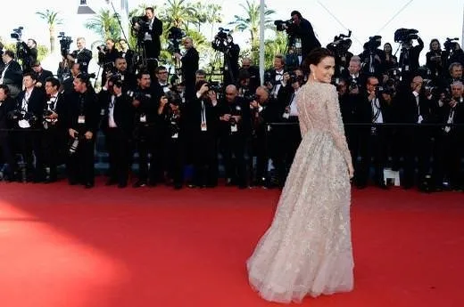 Cansu Dere ile Saadet Işıl Aksoy Cannes Film Festivali’ne katıldı