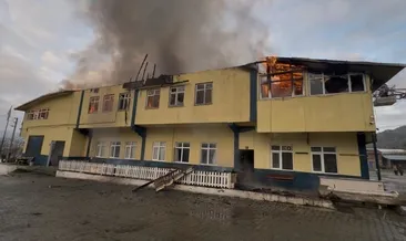 Kastamonu’da korkutan fabrika yangını! Ekipler seferber oldu, yangın kontrol altına alındı #kastamonu