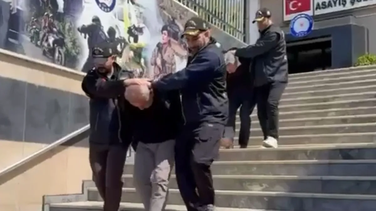 Barışmak için geldiği evde öz kızını ve eski eşini öldürmüştü: Gözaltına alınan şüpheli tutuklandı Barışmak için geldiği evde öz kızını ve eski eşini öldürmüştü: Gözaltına alınan şüpheli tutuklandı