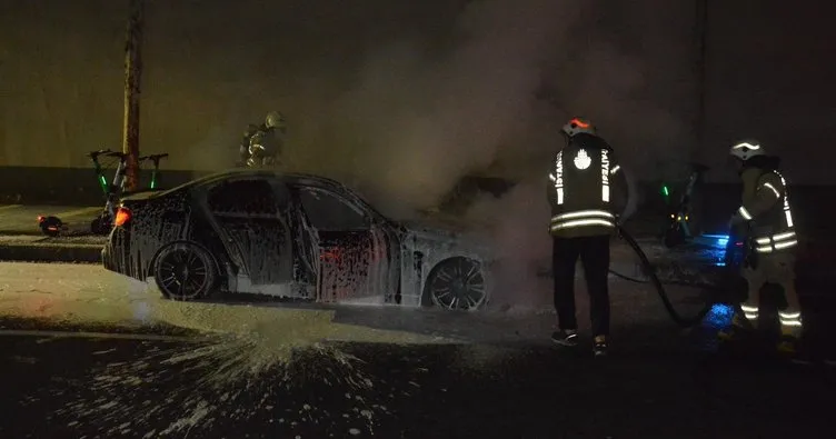 Beşiktaş’ta kaza yapan lüks otomobil yandı