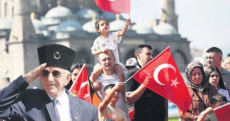Havada, karada denizde bayram coşkusu