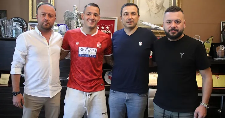 Sivasspor, Rey Manaj’ı renklerine bağladı