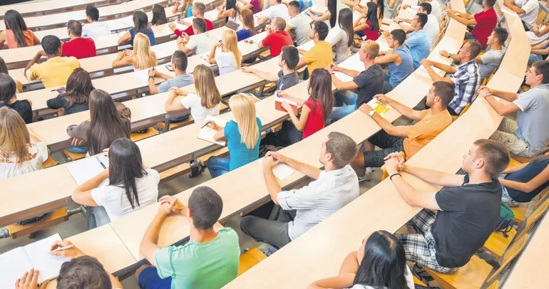 6.7 milyon öğrenci üniversite sırasında