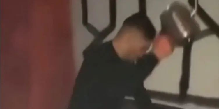 Çaydanlıkla adam döven zorba yakalandı! Suç makinesi çıktı!