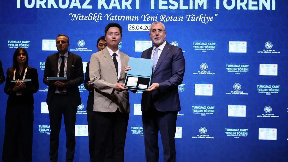 Türkiye'ye yatırım yapan 22 firmanın temsilcisine Turkuaz Kart