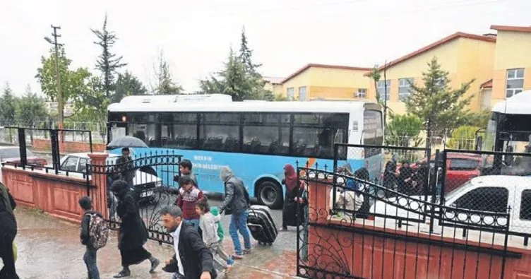 Tarsus’ta şiddetli yağış nedeniyle 120 çadır boşaltıldı
