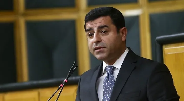 selahattin-demirtas-faktoru-boylesi-bir-ortamda-surecin-ara-yuzu-rolu-ustlenebilir-okan-muderrisoglu-yazdi-1762404795542.jpg Selahattin Demirtaş faktörü böylesi bir ortamda
