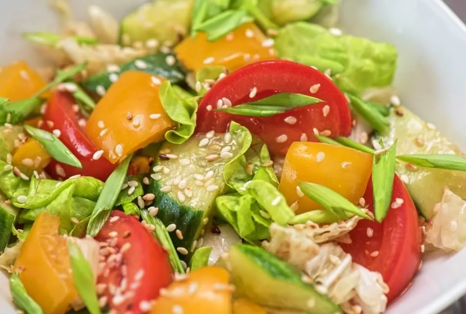 салат из болгарских перцев с кунжутом. овощной салат с кунжутом, по-корейски. салат из болгарских перцев с кунжутом. салат из болгарских перцев с кунжутом. фунчоза с терияки и кунжутом.