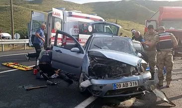 TIR ile otomobilin çarpıştığı kazada 1 kişi öldü, 2 kişi de yaralandı #kars