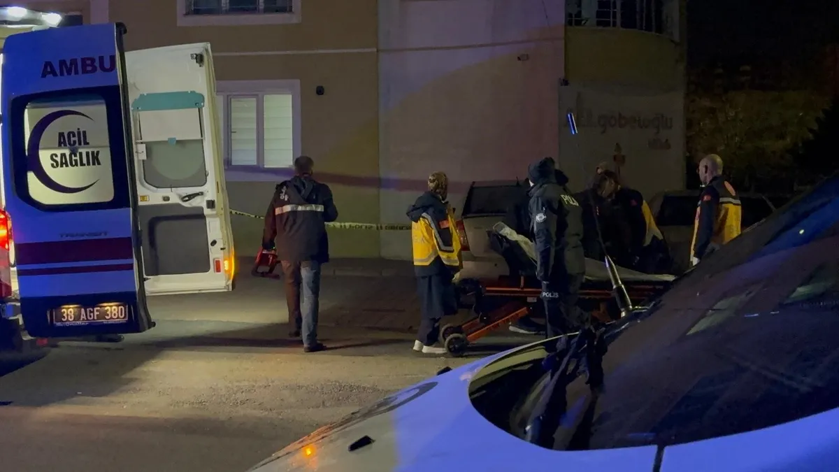 Kayseri’de yürek burkan olay! 2. kattan düşen kadın eşinin gözleri önünde öldü Kayseri’de yürek burkan olay! 2. kattan düşen kadın eşinin gözleri önünde öldü