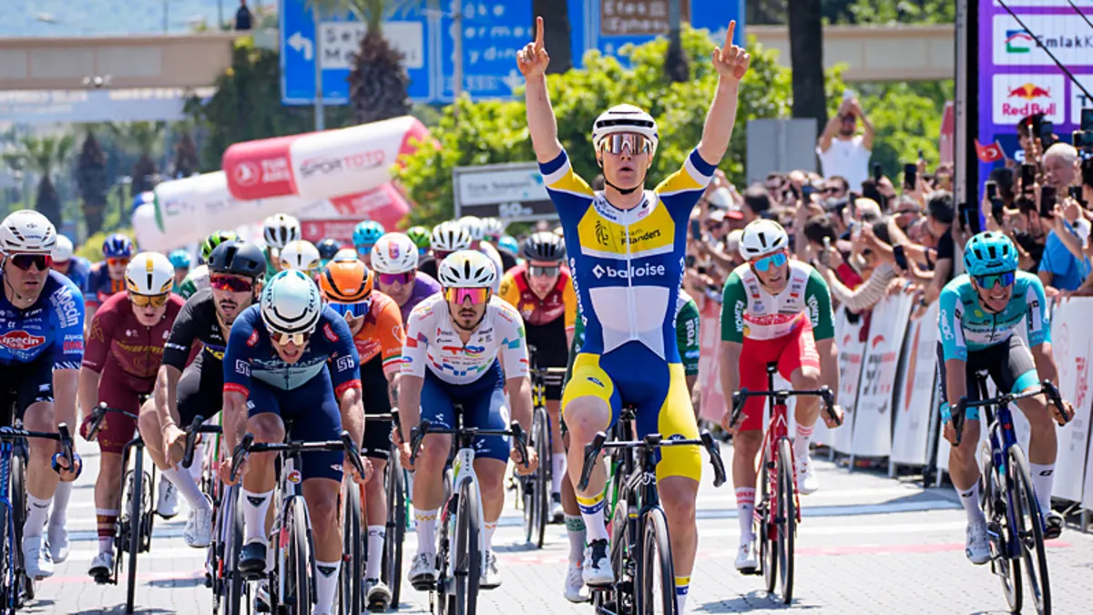 61. Cumhurbaşkanlığı Bisiklet Turu: Çeşme- Selçuk etabını Tom Crabbe kazandı!