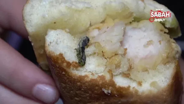 Ekmek arası tavuk içinden tırtıl çıktı iddiası | Video