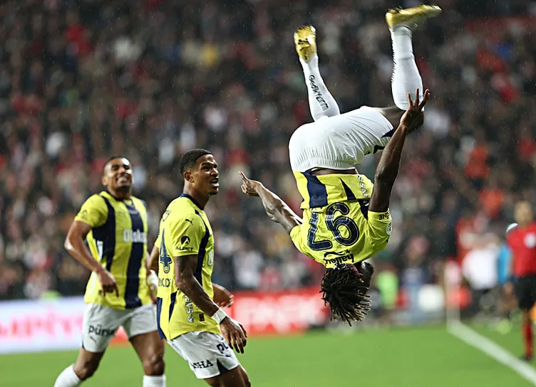 Samsunspor Fenerbahçe maçına damga vuran pozisyon! F.Bahçeli oyuncular çılgına döndü...