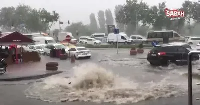 Son Dakika: İstanbul’da etkili olan sağanak yağışta yollar göle döndü