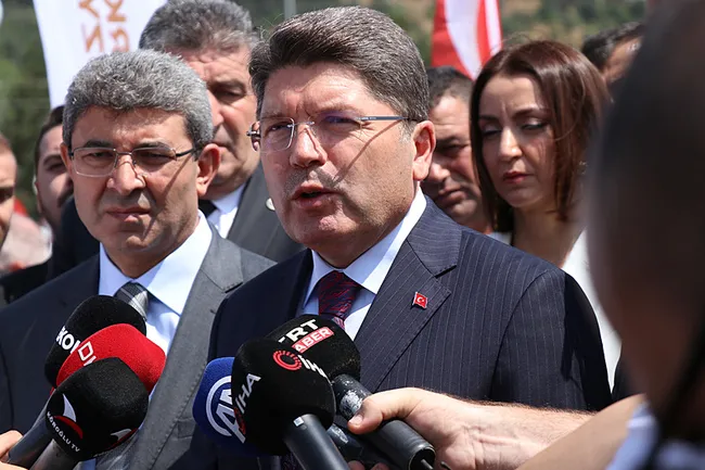 son-dakika-bakan-tunc-duyurdu-chp-genel-baskani-ozgur-ozel-hakkinda-sorusturma-1755106587478.jpeg SON DAKİKA | Bakan Tunç duyurdu! CHP Genel Başkanı Özgür Özel hakkında soruşturma