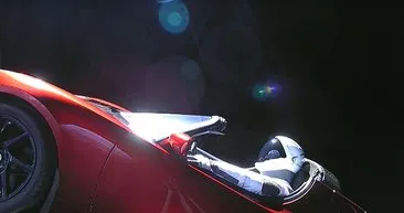 Tesla Roadster’i uzaya göndererek Paranın satın alamayacağı reklamı yaptı