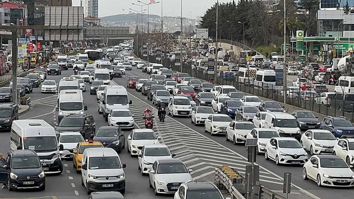 İstanbul'da yine aynı manzara! Akşam saatlerinde trafik kilitlendi