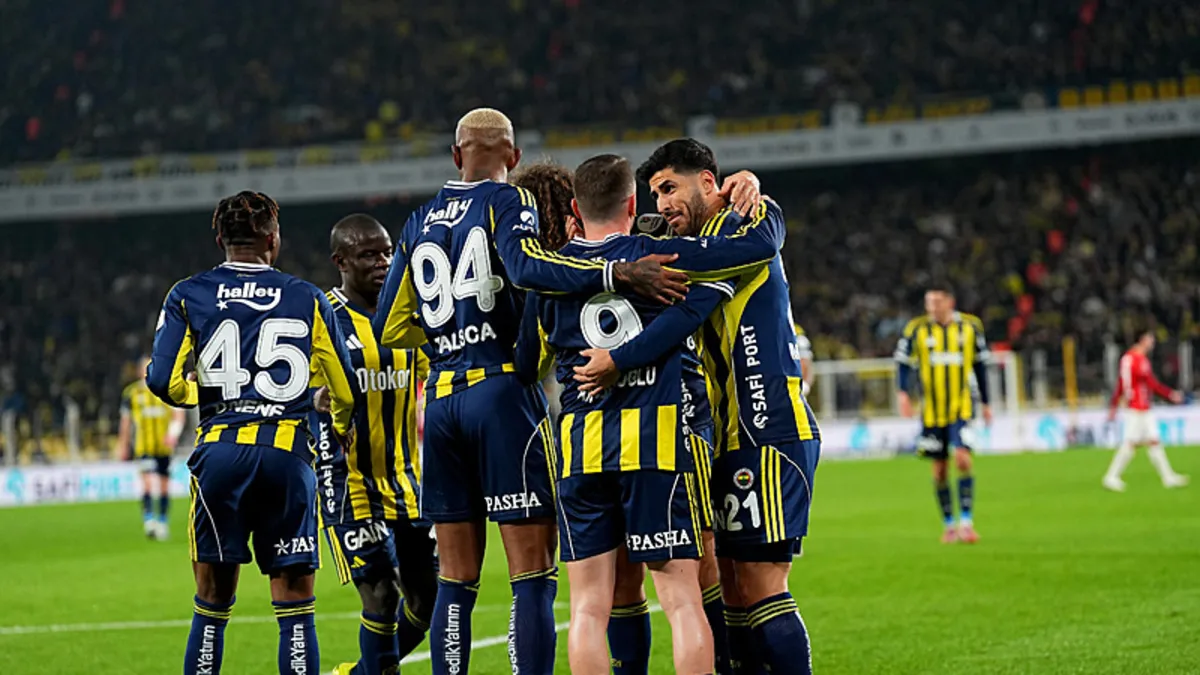 Fenerbahçe'de 6 futbolcu kart sınırında!