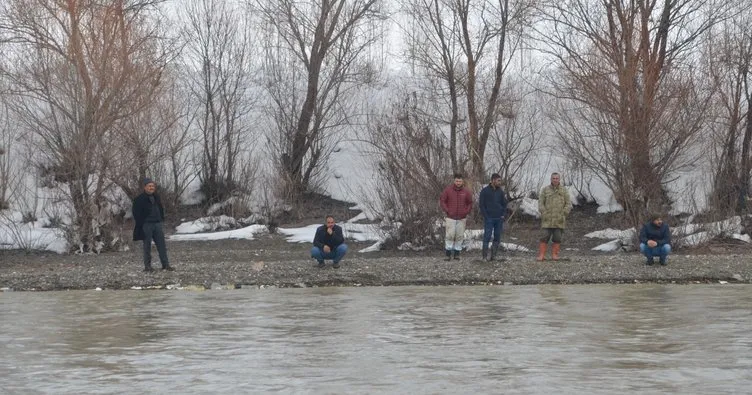 Muş’ta nehirde kaybolan Yağmur için suya 50 metrelik ağ çekildi