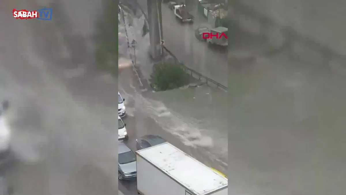 İstanbul sağanak yağmur: Caddeler su içinde kaldı, pazar esnafı zor anlar yaşadı | Video videosunu izle İstanbul sağanak yağmur: Caddeler su içinde kaldı, pazar esnafı zor anlar yaşadı | Video videosunu izle