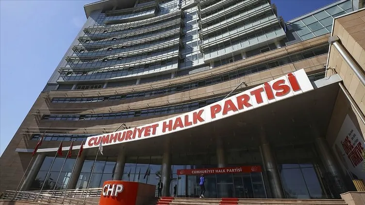 CHP’nin şaibeli kurultayında oy karşılığı para iddiası: Şikayetçi Hatip Karaaslan disiplinlik oldu!